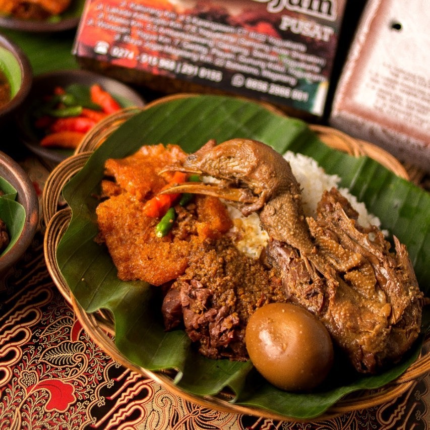 5 Rekomendasi Wisata Kulineran di Jogja, Dari yang Legendaris hingga Kekinian. Gambar : IG @gudeg_yu_djum_pusat