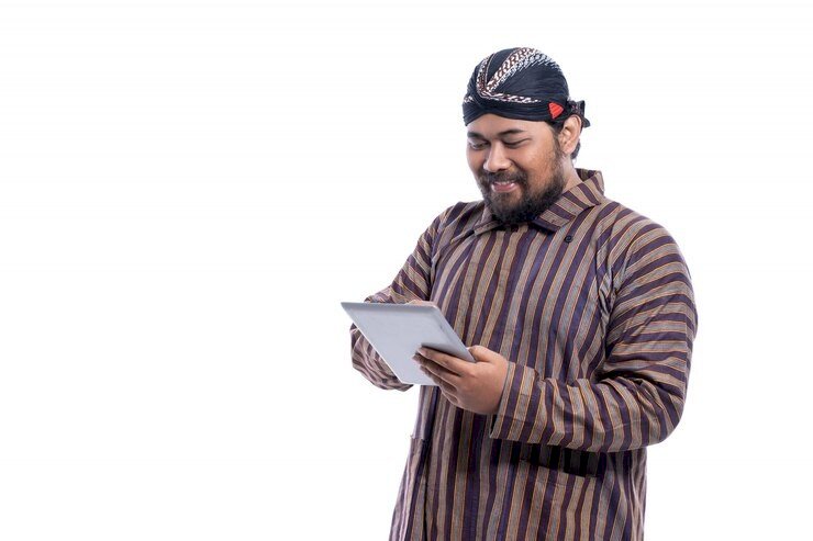 Bagaimana penggunaan kata yang lebih sopan antara 'jenengan' atau 'sampeyan' ?. Gambar : freepik