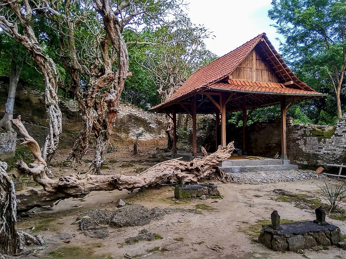 Bukan Sekadar Nisan Tua, Makam Ratu Malang di Plered Simpan Sejarah Pahit Kerajaan. Gambar : http://wikipedia.org