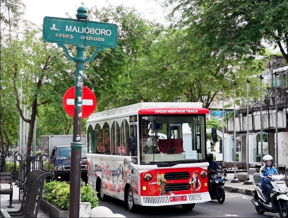 Info Tiket & Reservasi Jogja Heritage Track, Naik Bus Sambil Belajar Sumbu Filosofi Jogja. Gambar : visitingjogja.jogjaprov.go.id