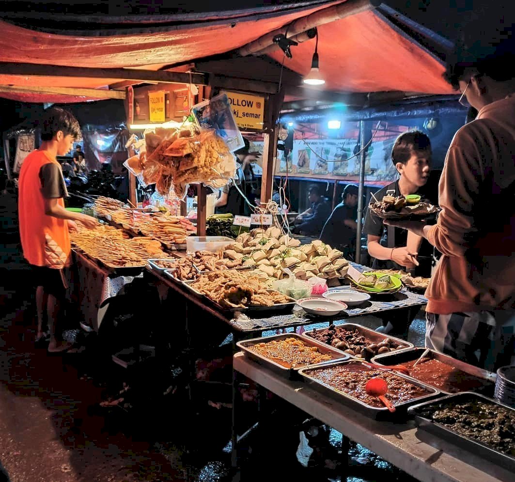 Ingin Makan Malam yang Berkesan di Malioboro? Cobalah Street Food Ini!. Gambar : wandernesia.com