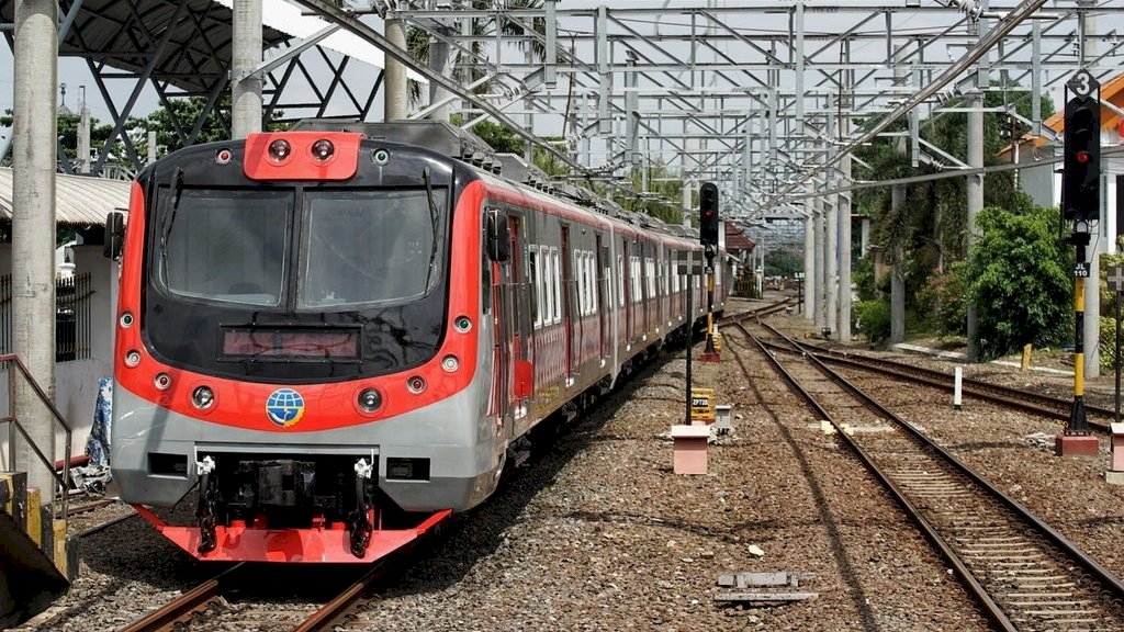 Jadwal Terbaru Keberangkatan KRL Jogja-Solo dari Stasiun Jogja (Tugu), Lempuyangan, dan Maguwo. Gambar :  KRL Jogja-Solo