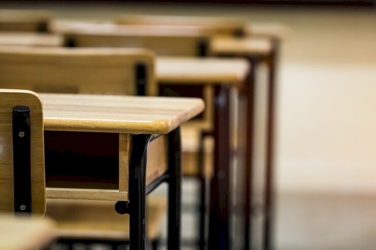 Kasus Corona muncul di Sekolah, Pemprov Yogyakarta Hentikan PTM 100 Persen. Gambar : freepik