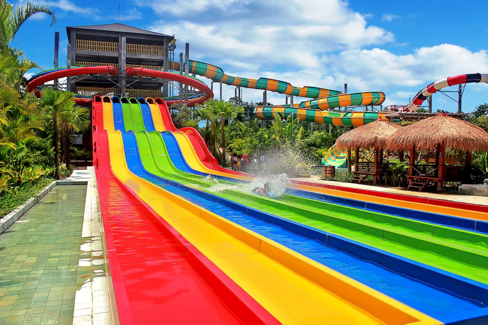 Kejar Sensasi Seru Bermain Air di 3 Waterpark Paling Hits di Jogja!. Gambar : waterboomjogja.com