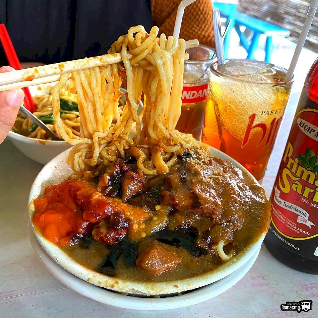 Kuah Kental & Mie Kenyal! Inilah Rahasia Nikmatnya Mie Ayam Tumini Jogja. Gambar : IG @kakilimasemarang