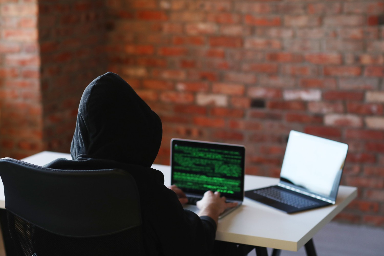 Mengatasi Serangan Hacker: Panduan Langkah Demi Langkah untuk Memulihkan Website Anda. Gambar : ilustrasi freepik