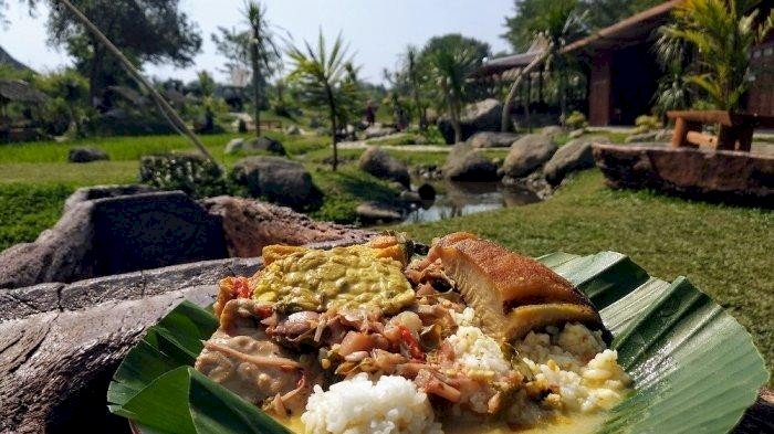 Menikmati Kuliner Malam Yogyakarta dengan Aneka Menu Spesial. Gambar : visitingjogja.jogjaprov.go.id