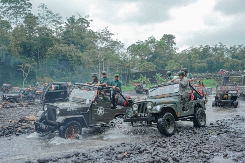 Merapi Lava Tour: Menyusuri Jejak Sejarah Letusan Gunung Merapi. Gambar : 📷paketwisatajogja.biz