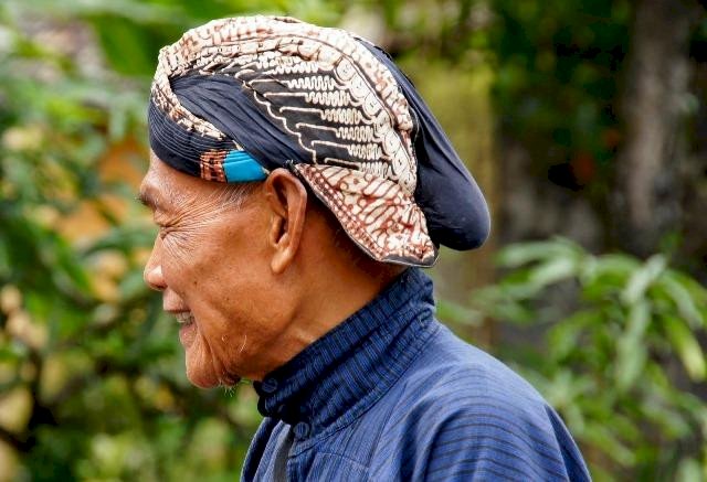 Sama Sama Blangkon Tapi Beda! Ini Dia Perbedaan Blangkon Yogyakarta dan Solo. Gambar : sumber : antarejatour.com