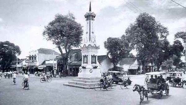 Sejarah Berdirinya dan Asal Usul nama Yogyakarta (Ngayogyakarta). Gambar : Tugu Yogyakarta. scr: http://dpad.jogjaprov.go.id
