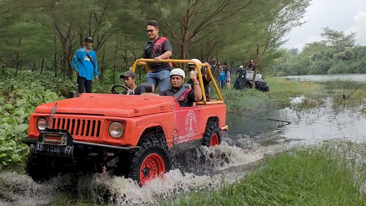 Tingkatkan Adrenalinmu dengan Paket Wisata Jeep di Pantai Glagah, Kulonprogo!. Gambar : jawapos.com