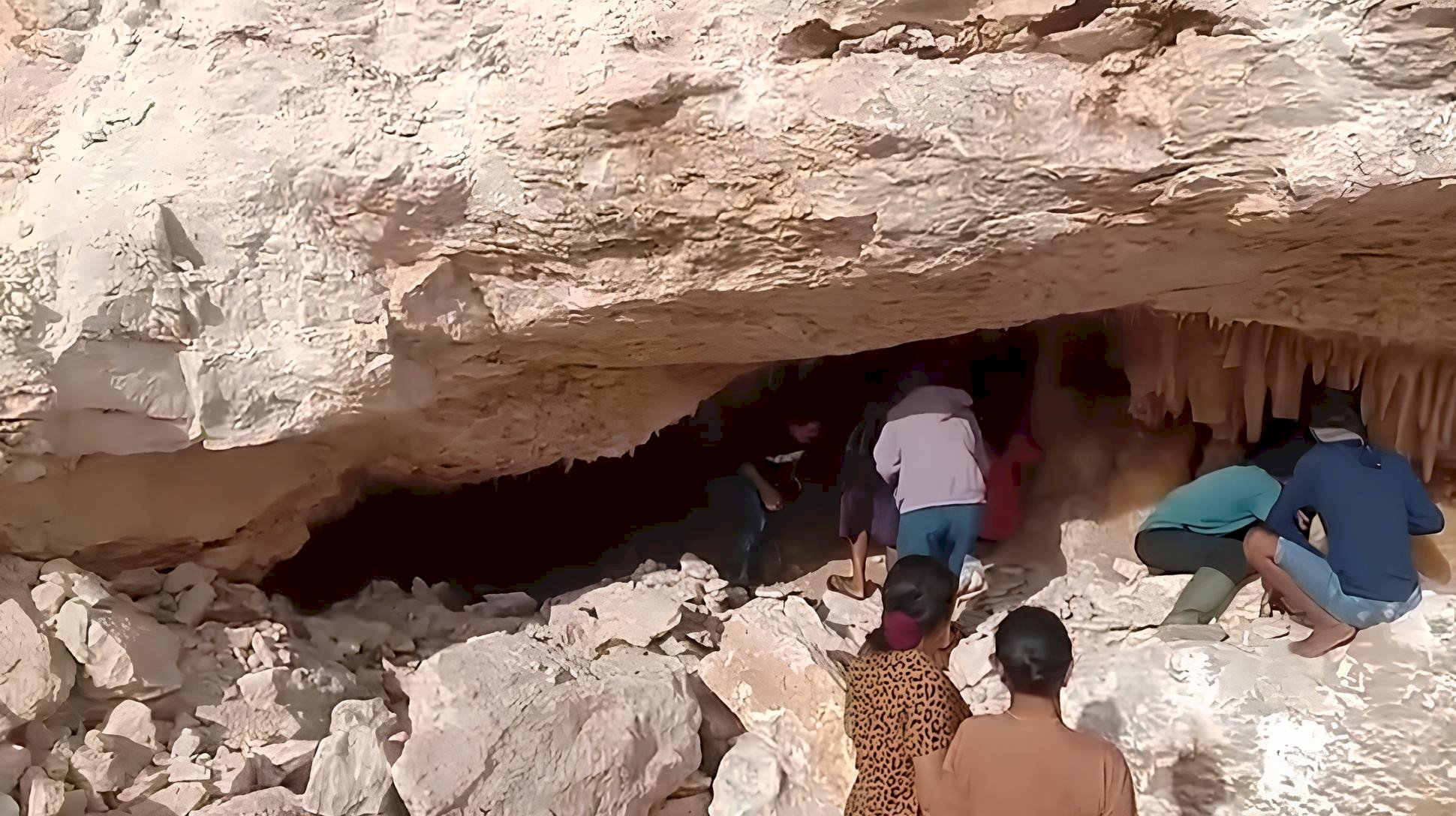 Viral Penemuan Gua Eksotis di JJLS Gunungkidul Menarik Perhatian Ahli dan Masyarakat. Gambar :  📷suara