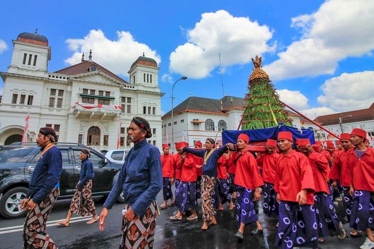 Wajib Tahu! Inilah Tradisi Islam Nusantara yang Tetap Berlangsung Hingga Kini. Gambar : kompas.com