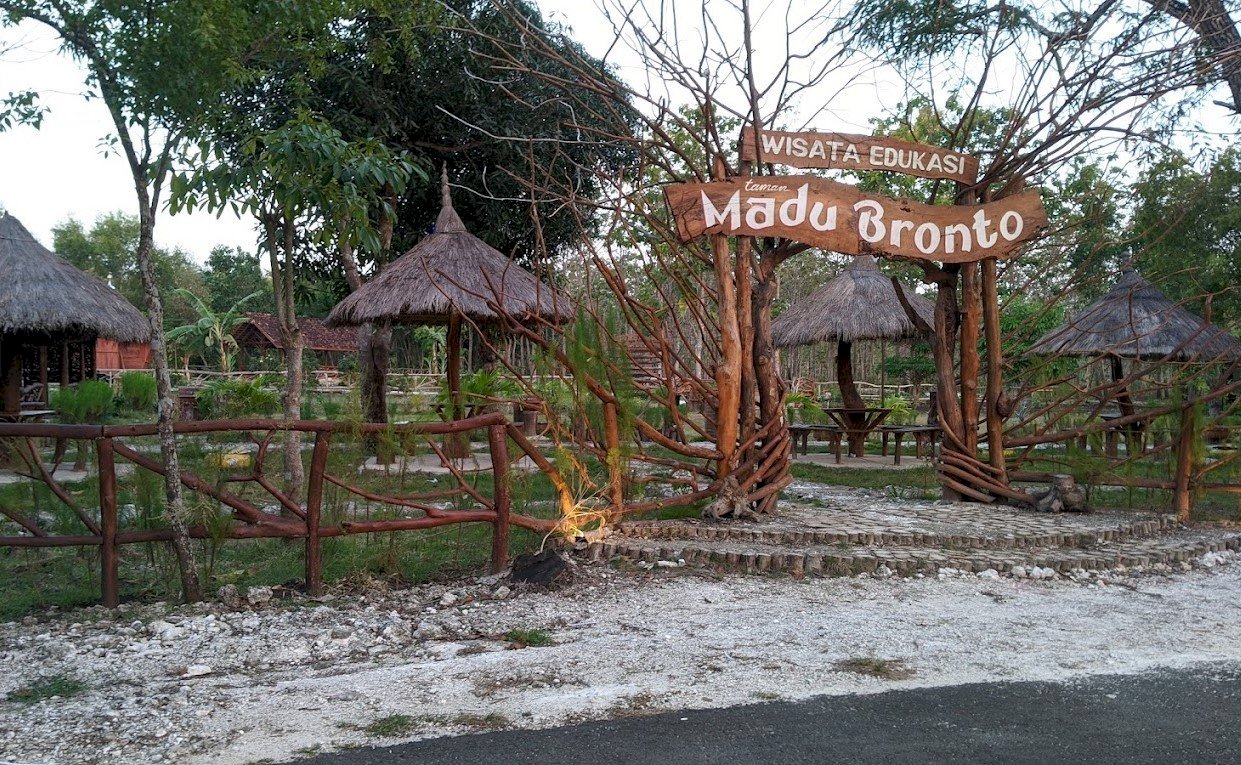 Eksplorasi Alam dan Pendidikan di Taman Madu Bronto Gunungkidul, dijogja.co. Eksplorasi Alam dan Pendidikan di Taman Madu Bronto Gunungkidul.