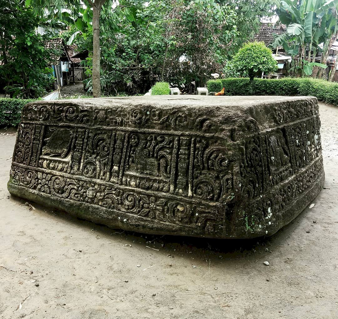 Watu Gilang & Watu Gatheng, Bantul, Yogyakarta : Info Tiket Masuk, Lokasi, Rute, Fasilitas, & Spot Foto Terbaru . Menilik Situs Peninggalan Kerajaan Mataram Islam di Yogyakarta, Watu Gilang dan Watu Gatheng Yogyakarta.