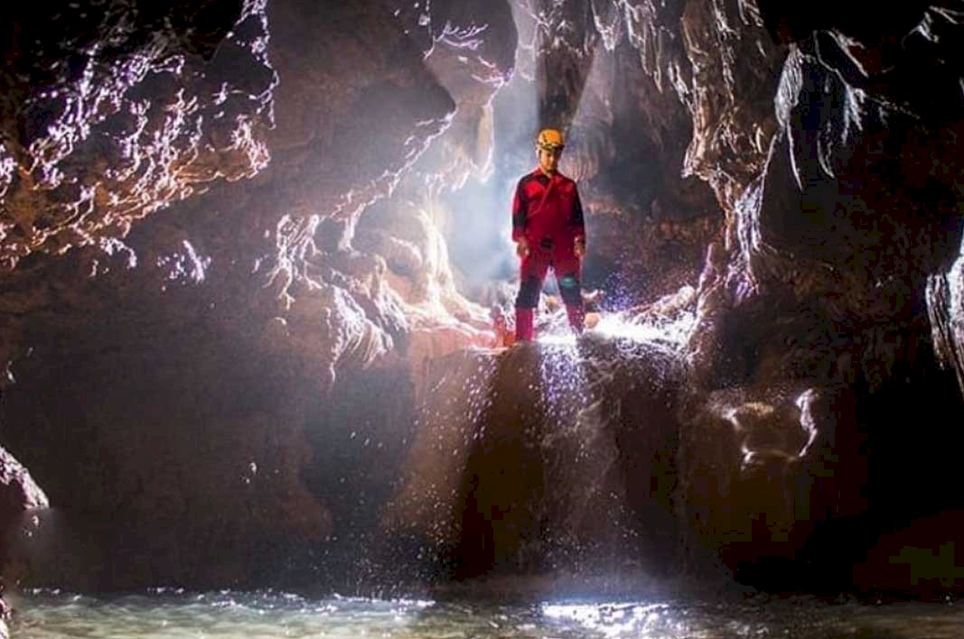 Menjelajahi Keindahan Stalagmit dan Stalagtit di Goa Cerme: Wisata Alam Tersembunyi yang Menakjubkan di Jogja, dijogja.co Menjelajahi Keindahan Stalagmit dan Stalagtit di Goa Cerme: Wisata Alam Tersembunyi yang Menakjubkan di Jogja, dijogja.co. Menjelajahi Keindahan Stalagmit dan Stalagtit di Goa Cerme: Wisata Alam Tersembunyi yang Menakjubkan di Jogja.