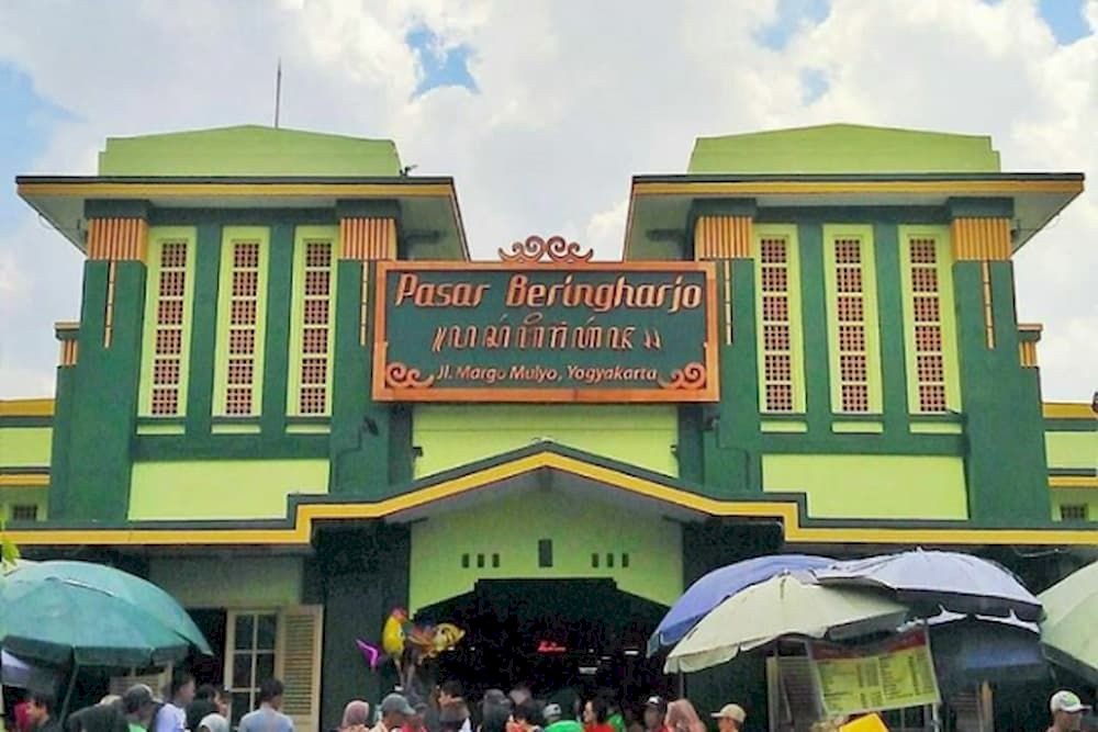 Pasar Beringharjo: Destinasi Wisata Belanja Ikonik di Jogja, dijogja.co. Pasar Beringharjo: Destinasi Wisata Belanja Ikonik di Jogja.