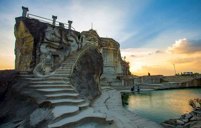 Tebing Breksi Yogyakarta :  Info Tiket Masuk, Maps Lokasi, Jam Buka, Fasilitas, & Spot Foto Terbaru Tebing Breksi Yogyakarta :  Info Tiket Masuk, Maps Lokasi, Jam Buka, Fasilitas, & Spot Foto Terbaru. Tebing Breksi Yogyakarta, Destinasi Wisata Asyik di Area Bekas Tambang.